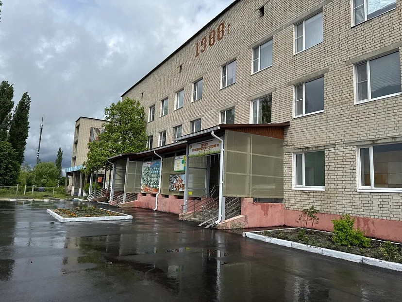 Зампред высоко оценил благоустройство территории больницы 